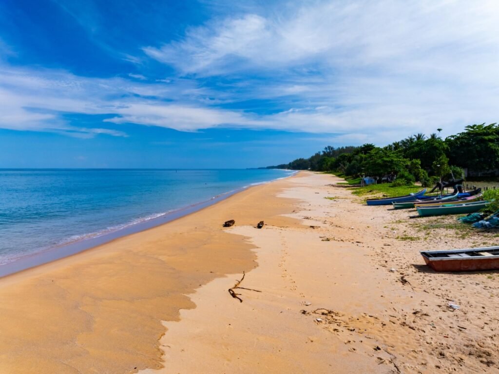 places to visit in Dapoli - Ladghar red sand beach sunset